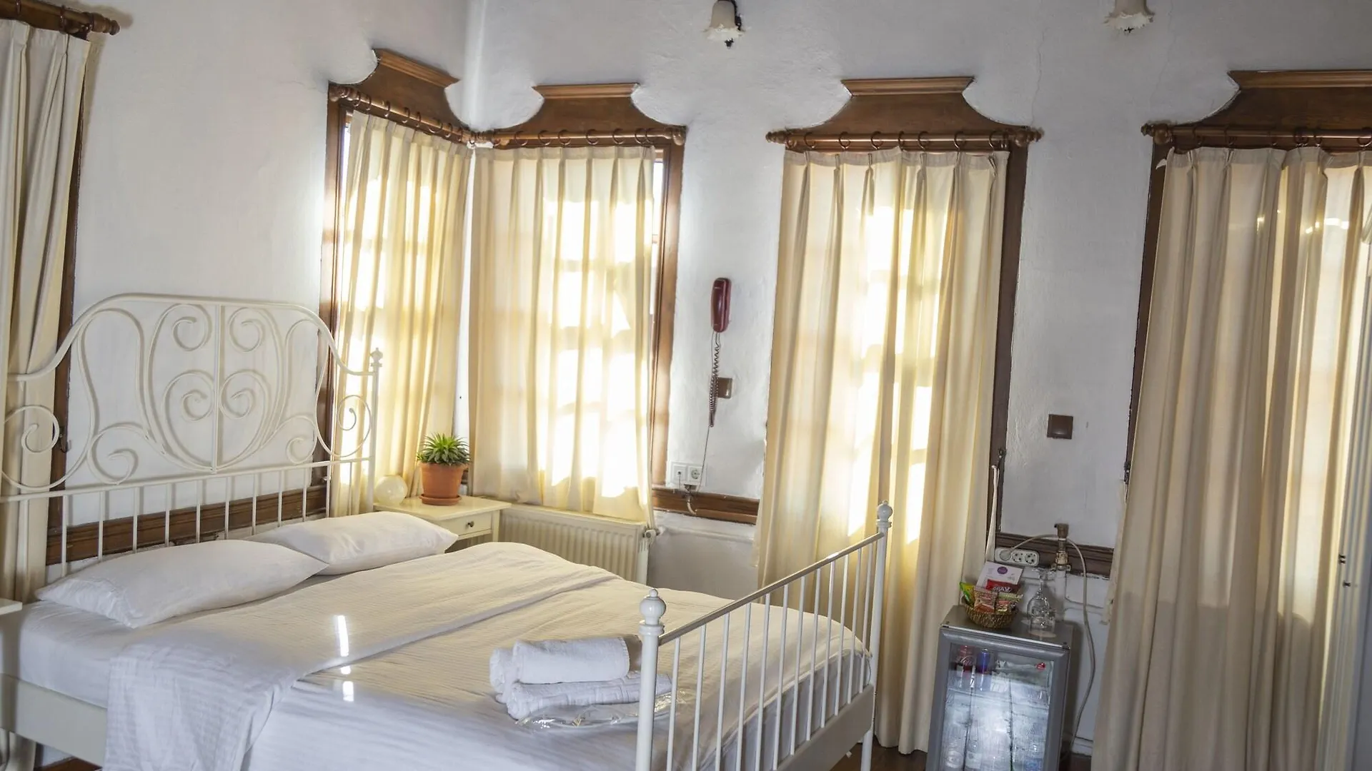 Anemon Koleksiyon Kula Otel 2*,